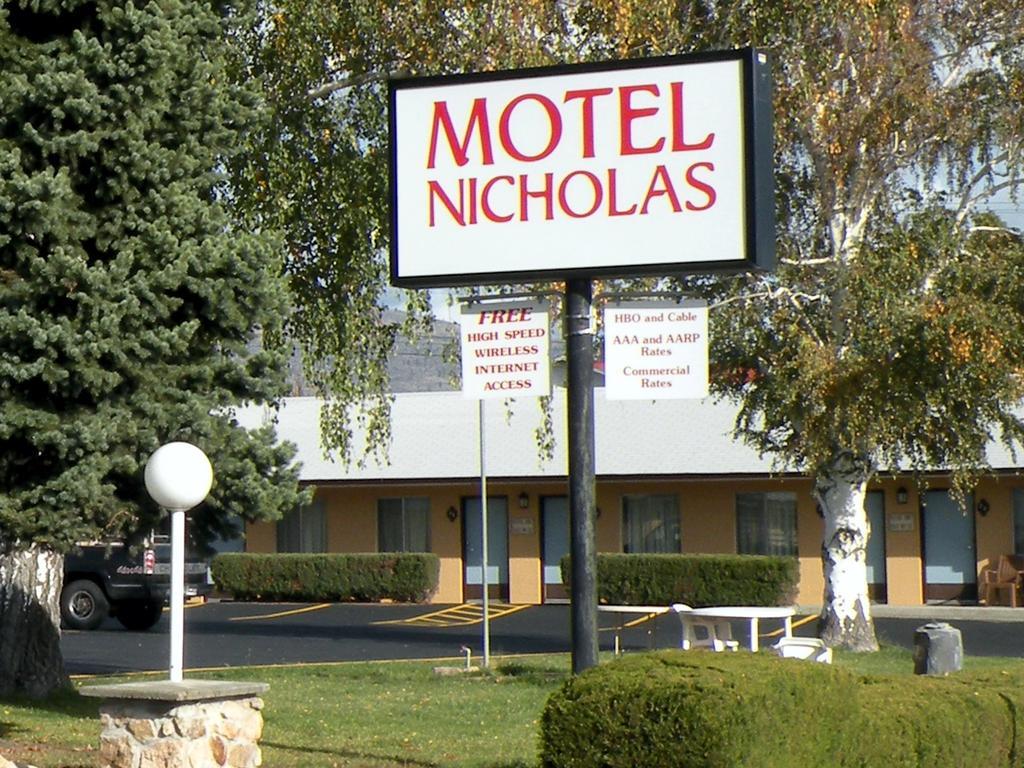 Motel Nicholas Omak Exteriör bild